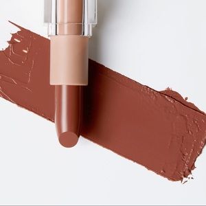 Kim Kardashian beauty CLASSIC ICON CRÈME LIPSTICK